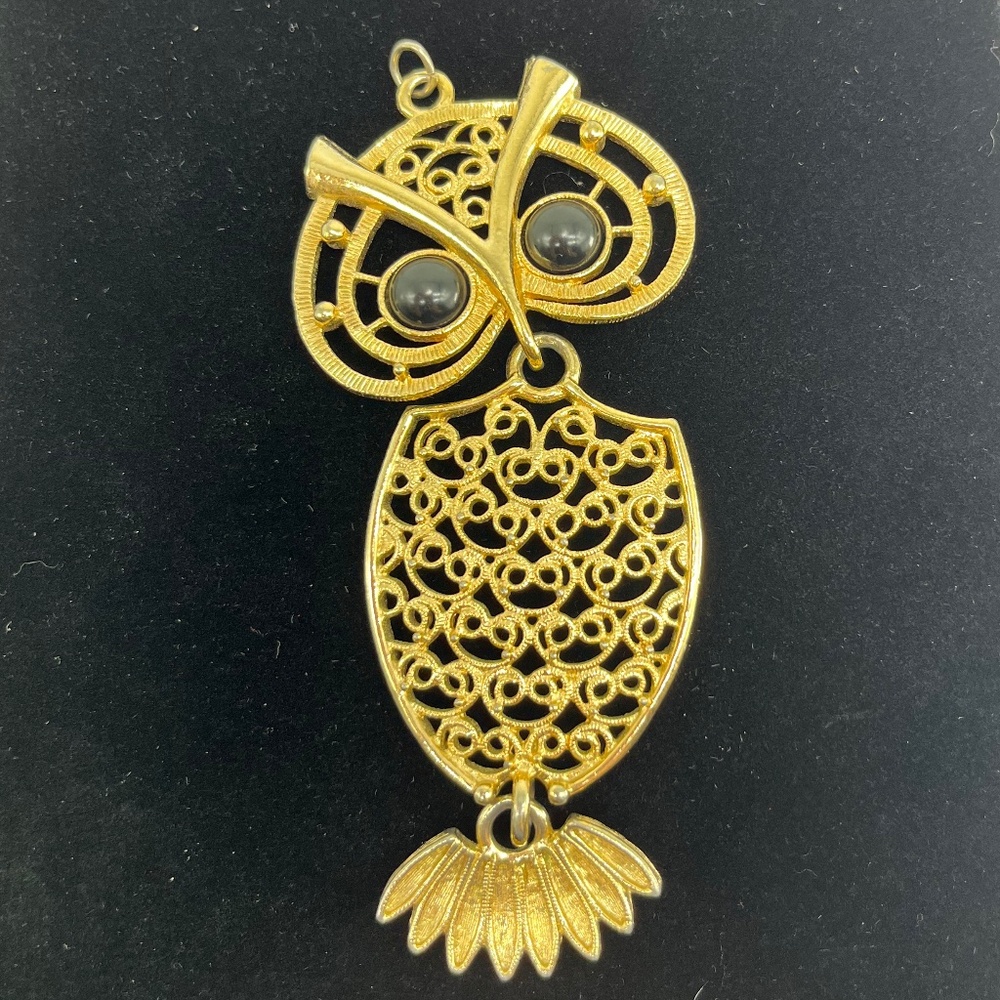 Large, Articulated OWL, Gold tone Coventry Pendant.